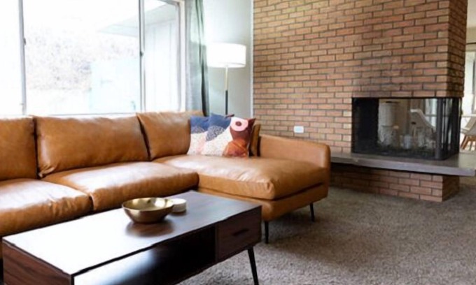 Farmington House | Pet Friendly - Downtown Farmington - 2+ Months Minimum