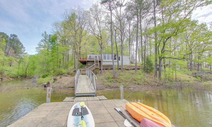 Crane Hill House | Pet Friendly! Lakefront - Crooked Creek Retreat