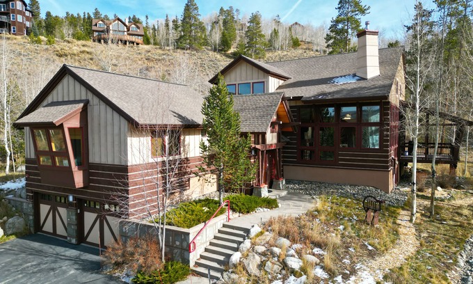 Hamilton Creek House | Pet friendly Luxury Mountain Home, Great views 11SW