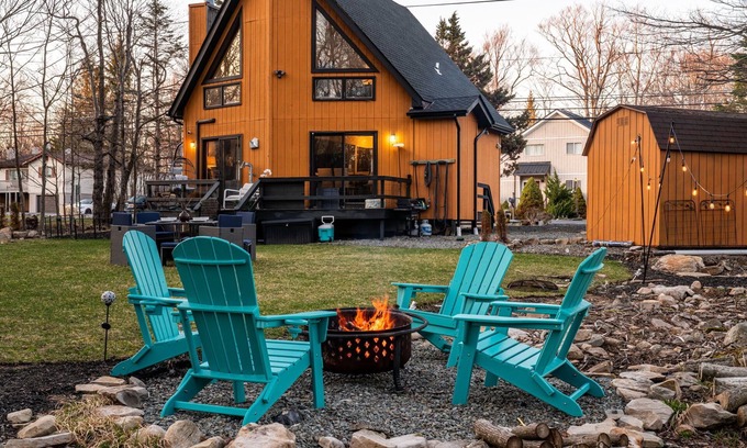 Tobyhanna Ski Chalet | Pet Friendly, Pocono Chalet, Lake Community