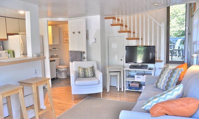 Provincetown Cottage | PET FRIENDLY REMODELED 1BR-1BA COTTAGE - MINUTESWALK TO TOWN CTR, 2 DECKS, YARD