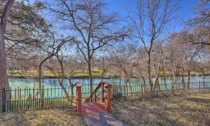 Seguin House | Pet-Friendly Seguin Retreat w/Deck & River Views!
