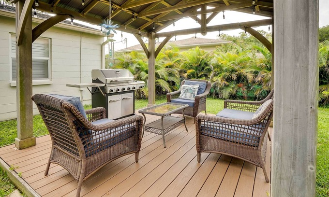 Riverside Heights House | Pet-Friendly Tampa Vacation Home w/ Central A/C!