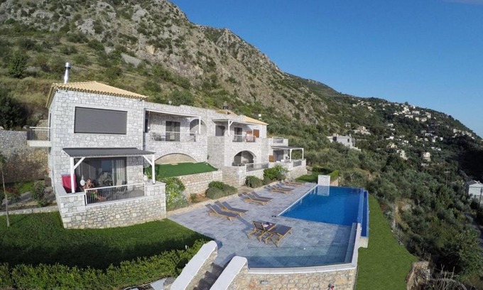 Diasella Apartment | Petra Thea