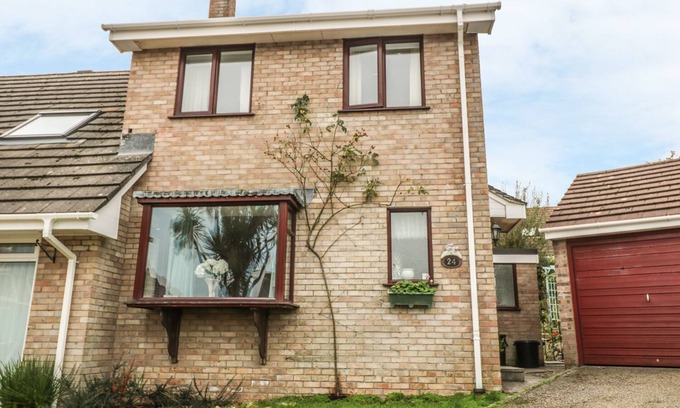 Maenporth Cottage | PHENESTS, pet friendly, country holiday cottage in Falmouth