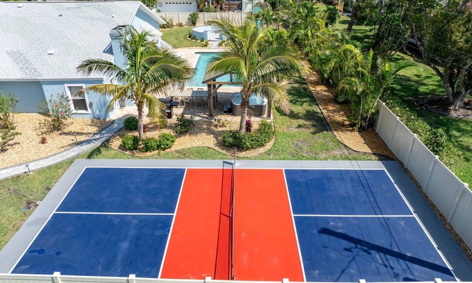 Bradenton House | Pickleball Paradise | Pool! Hot Tub! Game Room!