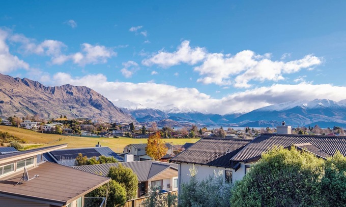 Wanaka Cottage | Picture Perfect - Wanaka Holiday Home