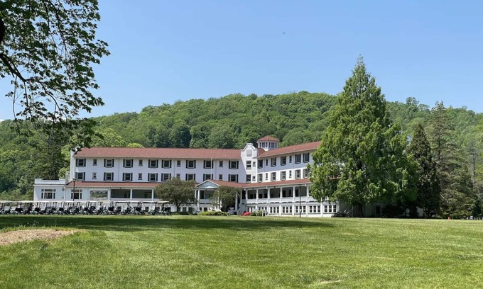 Shawnee On Delaware Hotel | Picturesque Escape | Perfect for Golf Enthusiasts & Outdoor Nature Lovers