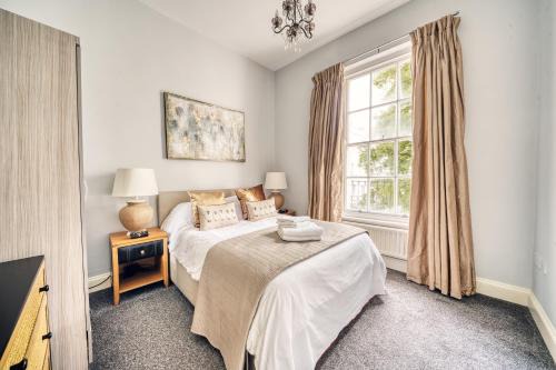 Gloucester Apartment | Pied-à-Terre near The Docks - Wifi & Washing Machine