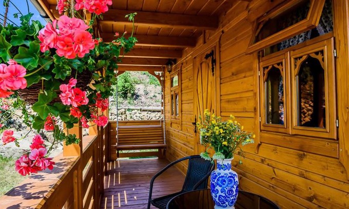 Kroscienko nad Dunajcem Ski Chalet | Pienińskie Herbarium dobre samopoczucie, wellness, mini zoo, poczujesz folklor Pienin