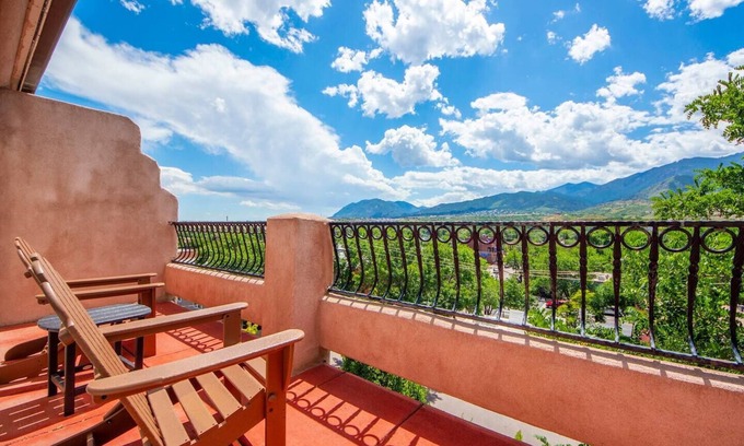 Colorado Springs House | Pike's Peak Villa ~Old Downtown Shopping ~ Views ~ Perfect Location
