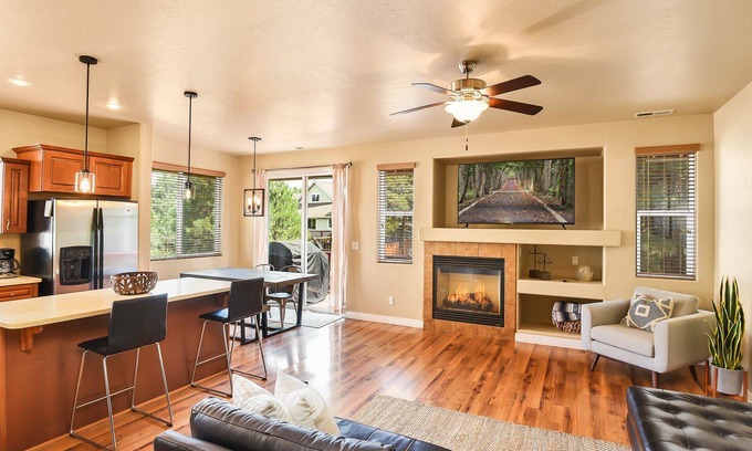 Ponderosa Trails House | Pine Mountain Trail | Pool Table | Dog & Family Fun in Flagstaff