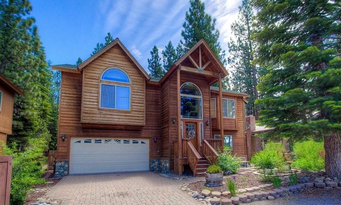 Pioneer Trail House | Pine Mt. Paradise - Pool Table & Hot Tub (COH1057)