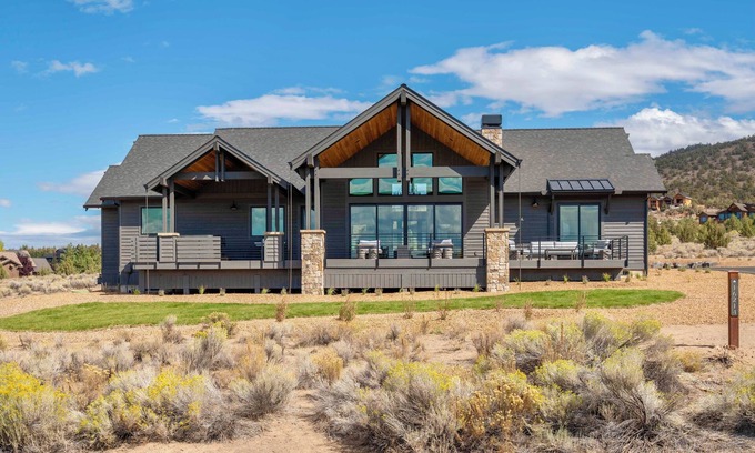 Powell Butte House | Pioneer at Brasada Ranch Resort by AvantStay | Hot Tub, Firepit, Expansive Views
