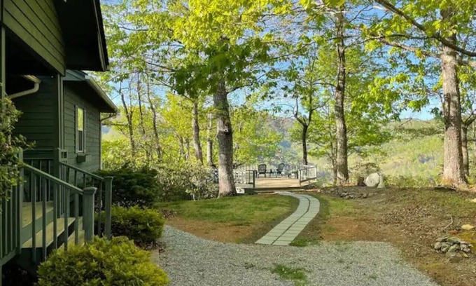 Franklin House | Placid View Mountaintop Home