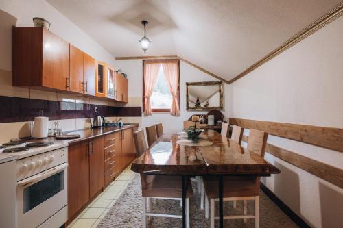 Canton 10 House | Planinska kuća Vrila