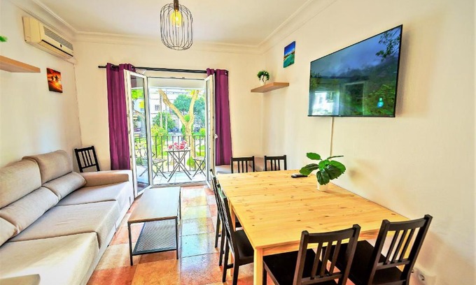 El Puerto de Santa Maria Apartment | Plaza Polvorista 4-Bedroom Apartment w Balcony