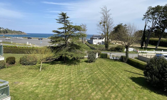 Saint-Cast-le-Guildo Apartment | Pleasant sea view apartment near the Saint Cast golf course, 1 bedroom, sleeps 4