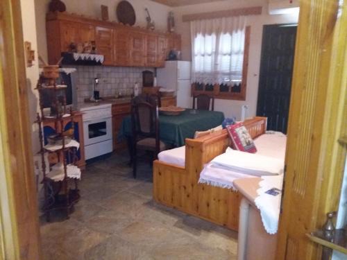 Kinyra House | Polina House Maries