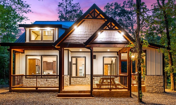 Pickens Cabin | Pond | Luxe Cabin | Playground | Pet-Friendly