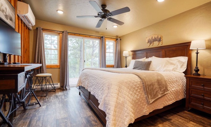 Hot Springs Cabin | Ponderosa Cabin at Highland Meadows