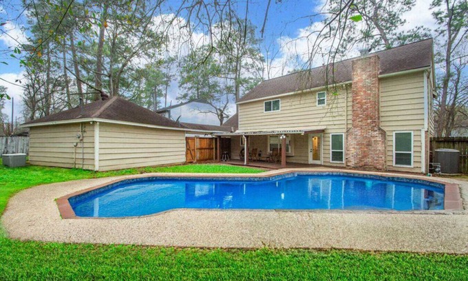 Ponderosa Forest Apartment | Pool | BBQ | Game Room | Gym | Patio | Workspace