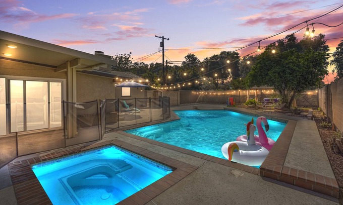 Riverside House | Pool - Hottub - Game Room - Fire Pit - Sleeps 12!