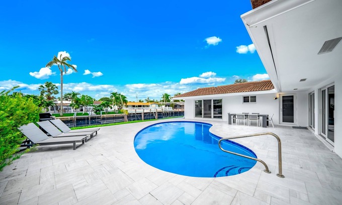 Coral Ridge Isles House | Pool+Waterfront! Close To Beach & Restaurants!