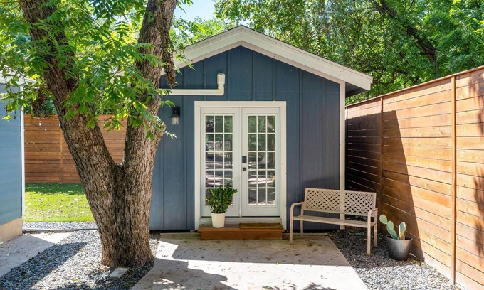 Govalle House | Popular East Side Charmer - Casita Cherico