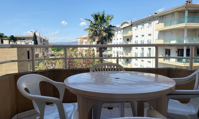 Frejus Port Apartment | Port FREJUS Studio with sleeping area of ​30 m2 for 2 Adults 2 Children with quiet balcony on the garden side
