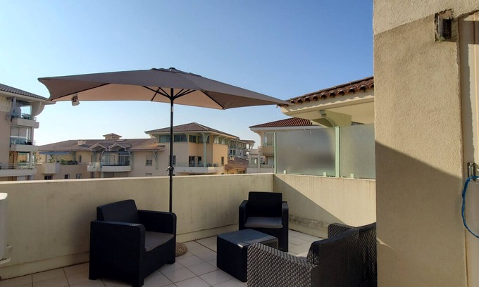 Frejus Port Apartment | Port FREJUS T2 39m2 with air conditioning Beautiful terrace Garden view Wifi Parking 4 Persons