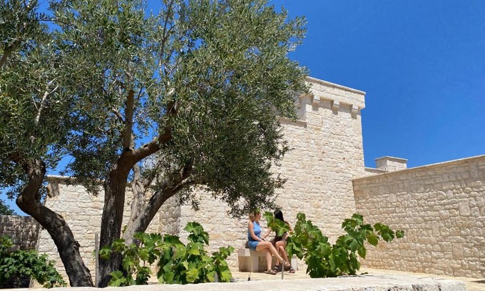 Noci House | Porta dell'est