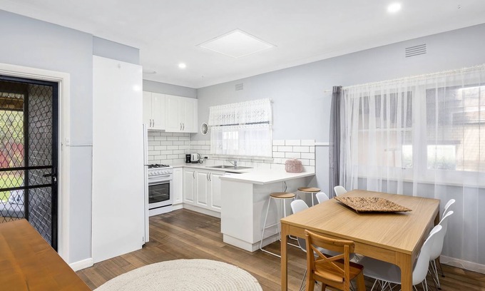 Portarlington House | Portside Rest - Great location with lots to do.