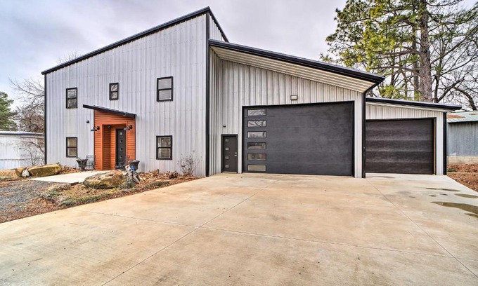 Porum House | Porum Home with Private Dock on Lake Eufaula!