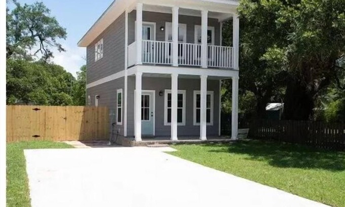 Sanders Beach House | Practically Perfect Place in Every Way
