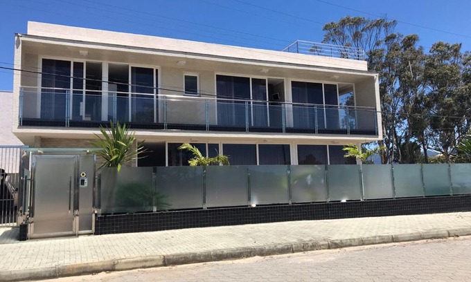 Palhoca House | Praia da Pinheira, alto padrão, 5 dormitórios, 4 BWC, climatizada 150 m praia