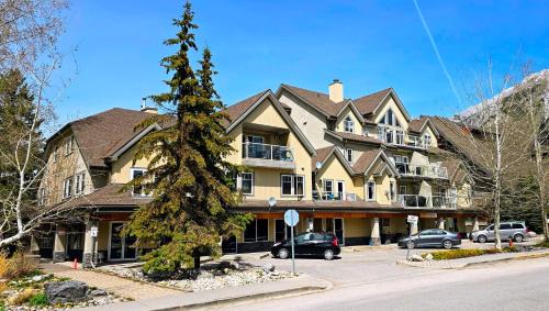 Canmore Apartment | PRC Annex - Pet Friendly