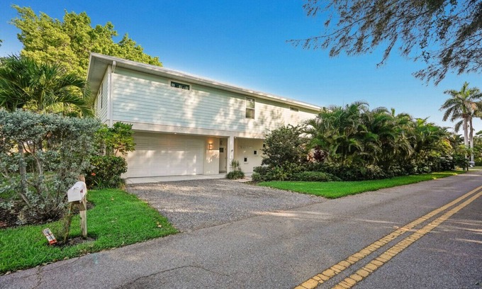 Sarasota Apartment | Precise Realty presents The Limetree Oasis