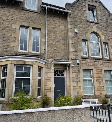 Uphall Apartment | Premier Apartment C