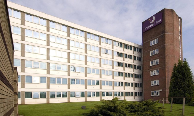 Pentwyn Hotel | Premier Inn Cardiff North