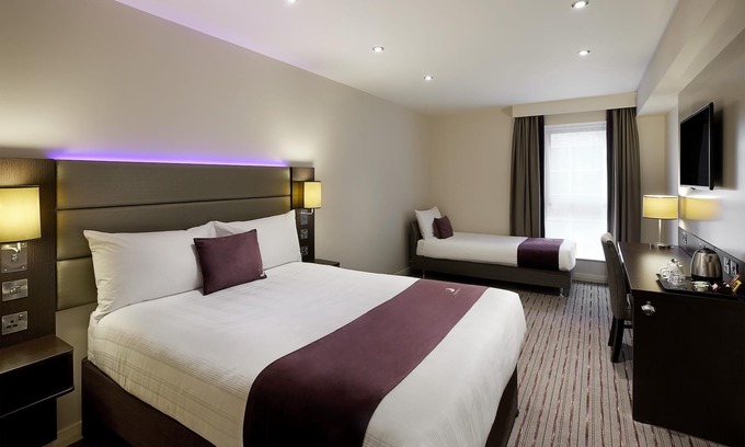 Fairfield Hotel | Premier Inn London Croydon South - A212
