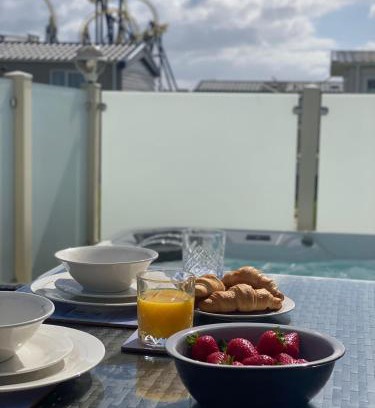 Ingoldmells House | Premium accommodation with luxury HOT-TUB and decking area, near Fantasy Island
