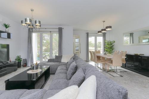 Orihuela Costa Apartment | Presidential suite Villamartin Plaza Av Brisas 67