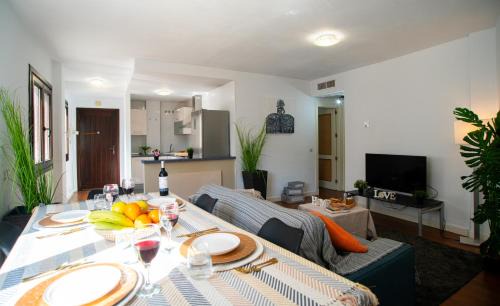Carretera de Cadiz Apartment | Prestige Premium Apartment with FREE Parking - Malaga Center