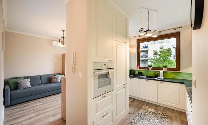 Bemowo Apartment | Prestige Verdant Apartment by BookingHost