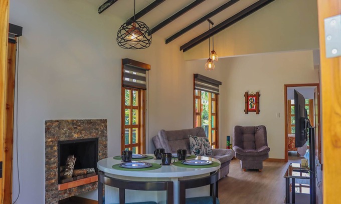 Filandia Cabin | Pretty Modern Cabin at the Tourist Area. MILAGROS