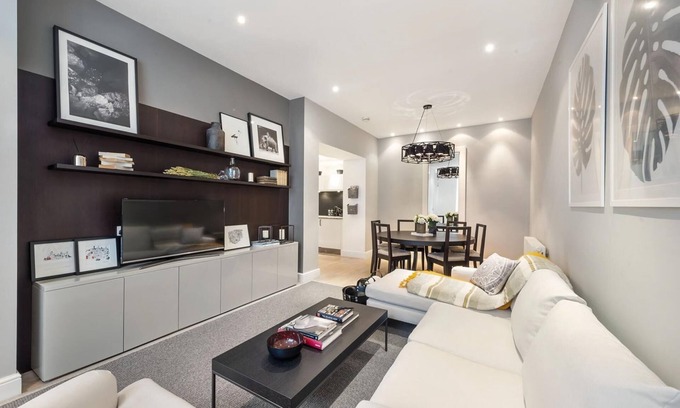 Brompton & Hans Town House | Prime Knightsbridge Mews - 4 bed House