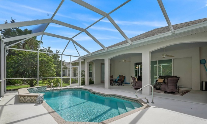 Lady Lake House | PRIME LOCATION!!! 3/2 Pool Home, less than 5 minutes from Lake Sumter Landing!