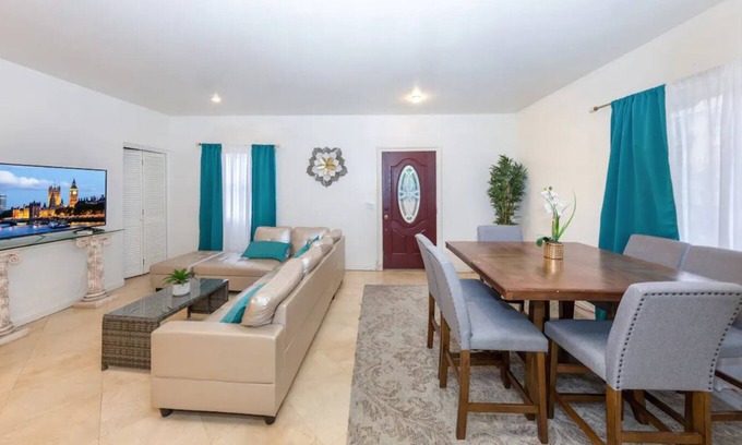 Norma Triangle Apartment | Prime Real Estate in Bev Hills w/ Patio + Parking