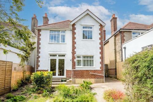 Poole House | Primrose - Refurbished Family Home, With Rear Garden